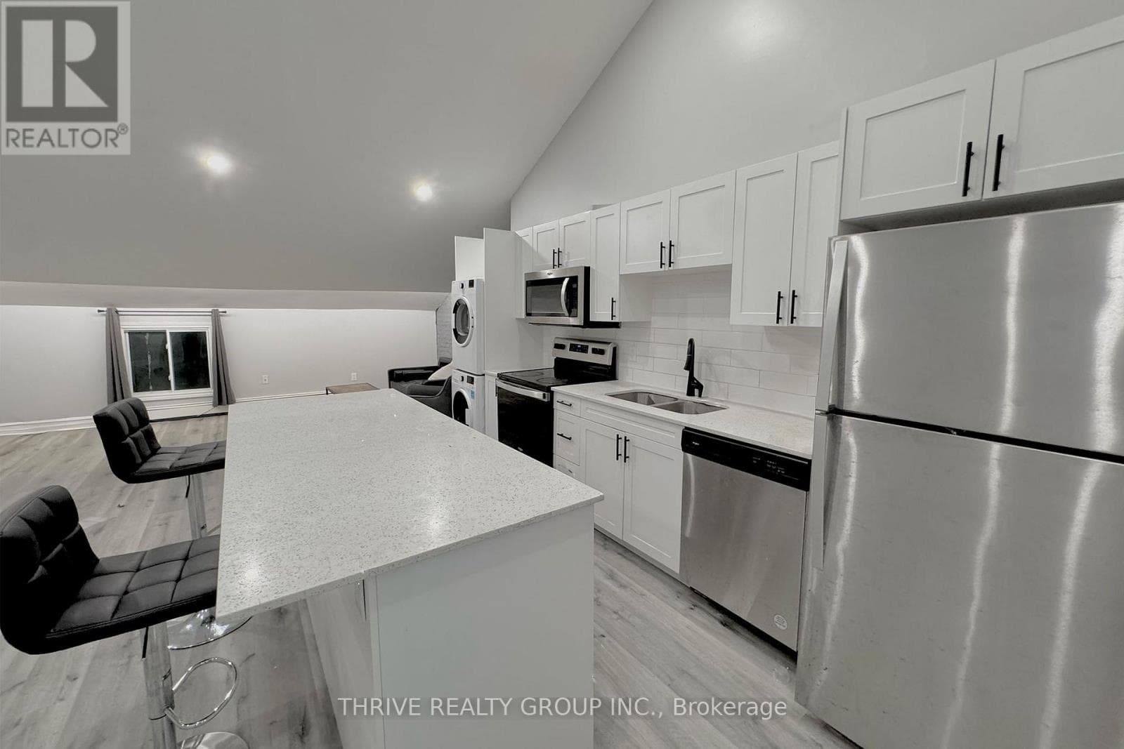 Penthouse 2BR Suite with Vaulted Ceilings on Talbot - Photo 3