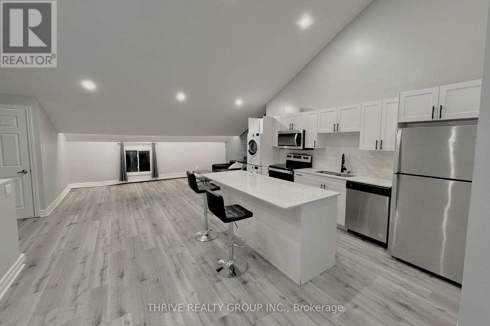 Penthouse 2BR Suite with Vaulted Ceilings on Talbot - Photo 4