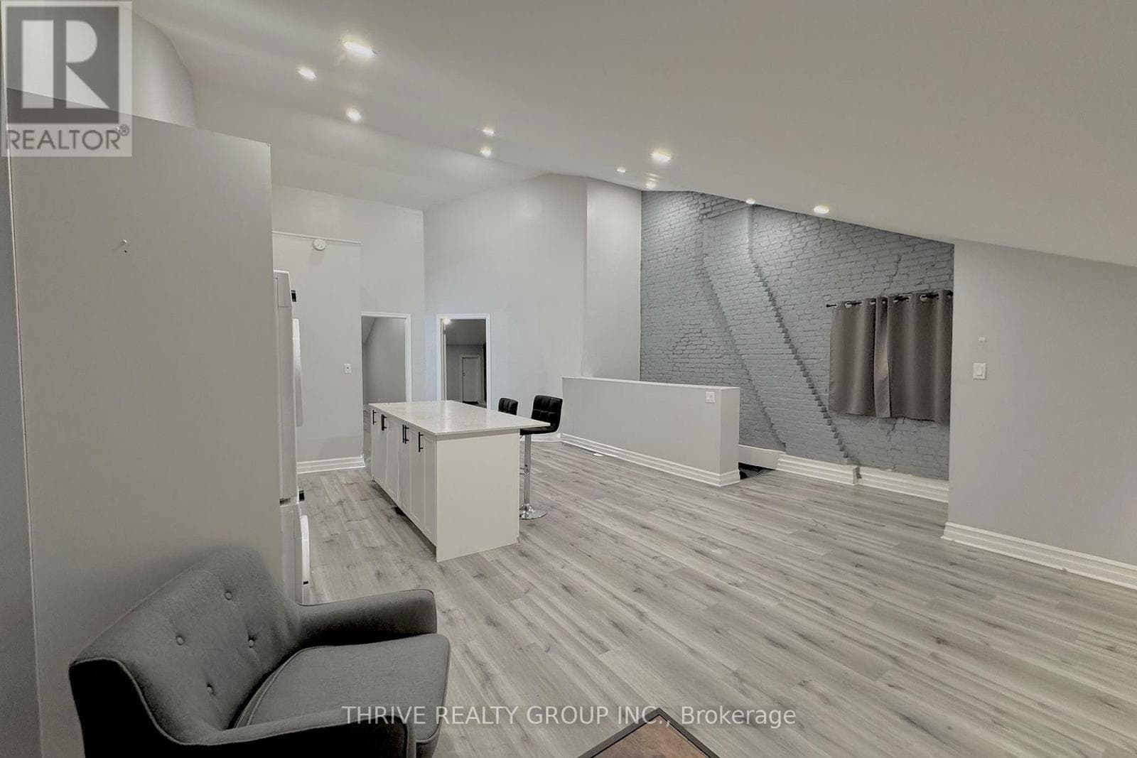 Penthouse 2BR Suite with Vaulted Ceilings on Talbot - Photo 6