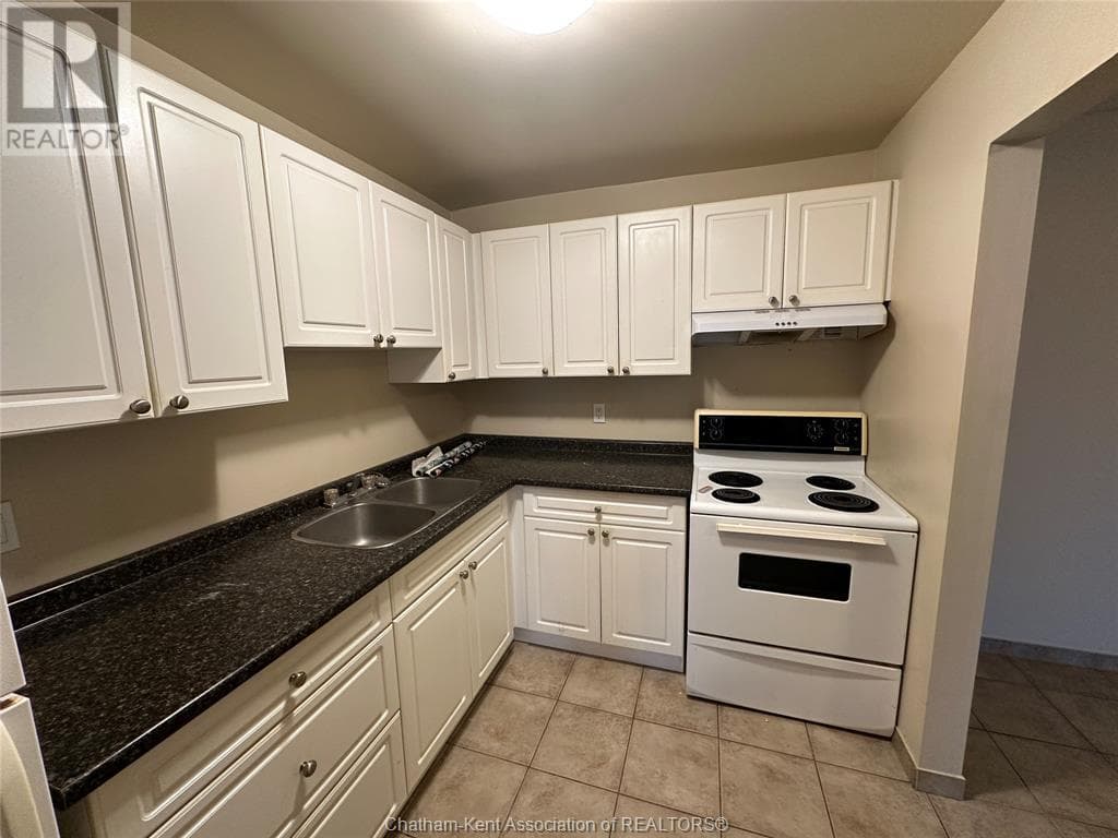 All-Inclusive 2BR Suite at 9 Sarah Crescent