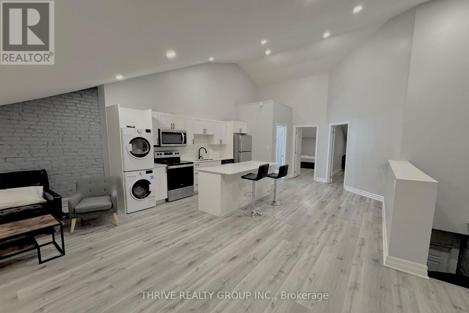 Penthouse 2BR Suite with Vaulted Ceilings on Talbot