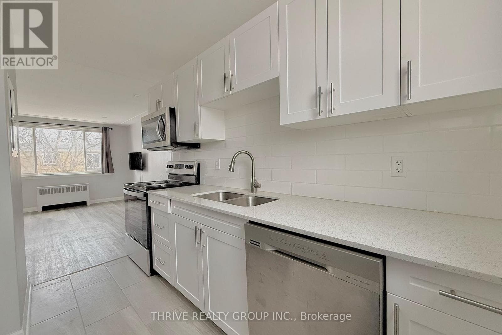 Renovated 2BR All-Inclusive Suite at 57 Wellington - Photo 4